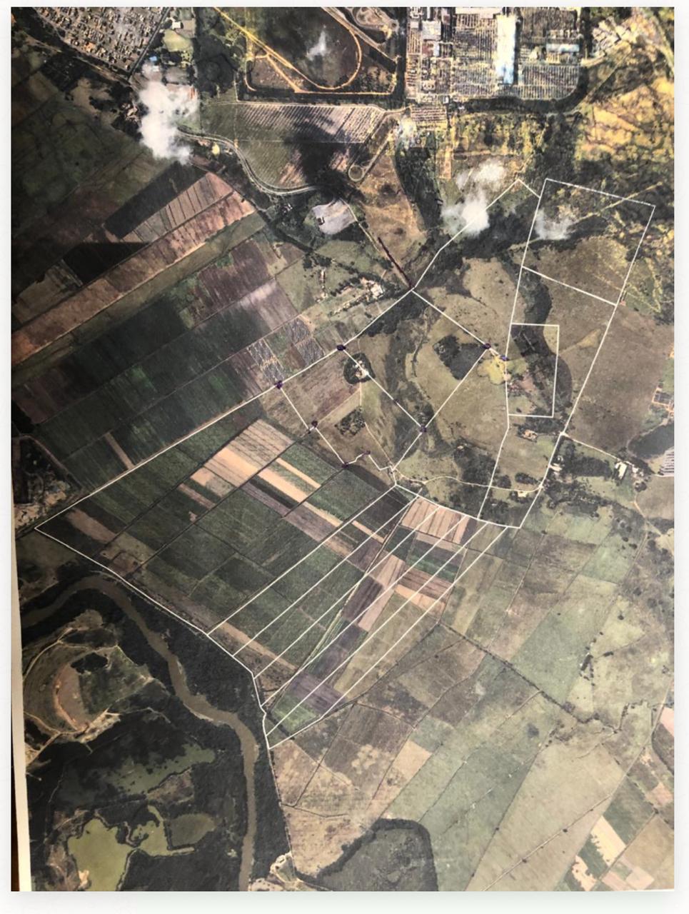 Vista aérea da Fazenda Marajoara em Caçapava, SP — limites da propriedade com áreas produtivas no Vale do Paraíba